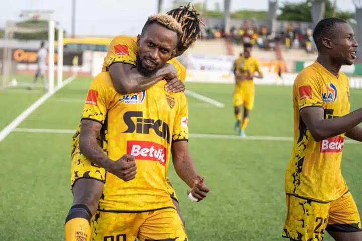 CÔTE D’IVOIRE – LIGUE 1 : L’ASEC MIMOSAS FACE À SOL FC POUR CREUSER L’ÉCART